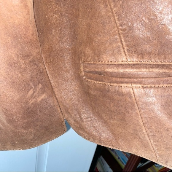 Chocolate brown suede vest from France beautifully lined. Pockets and 4 buttons. - Picture 6 of 10